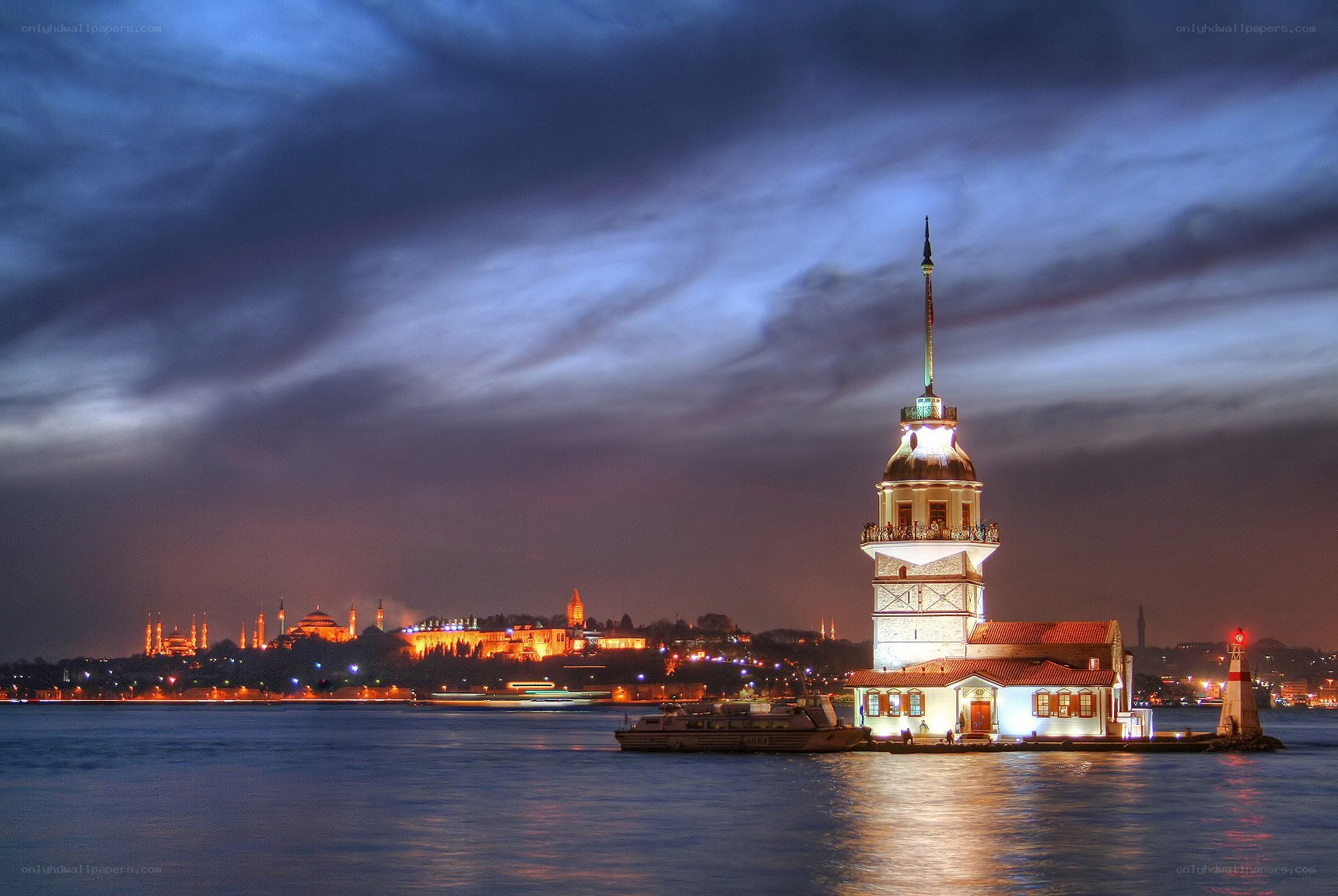Maiden's Tower at night