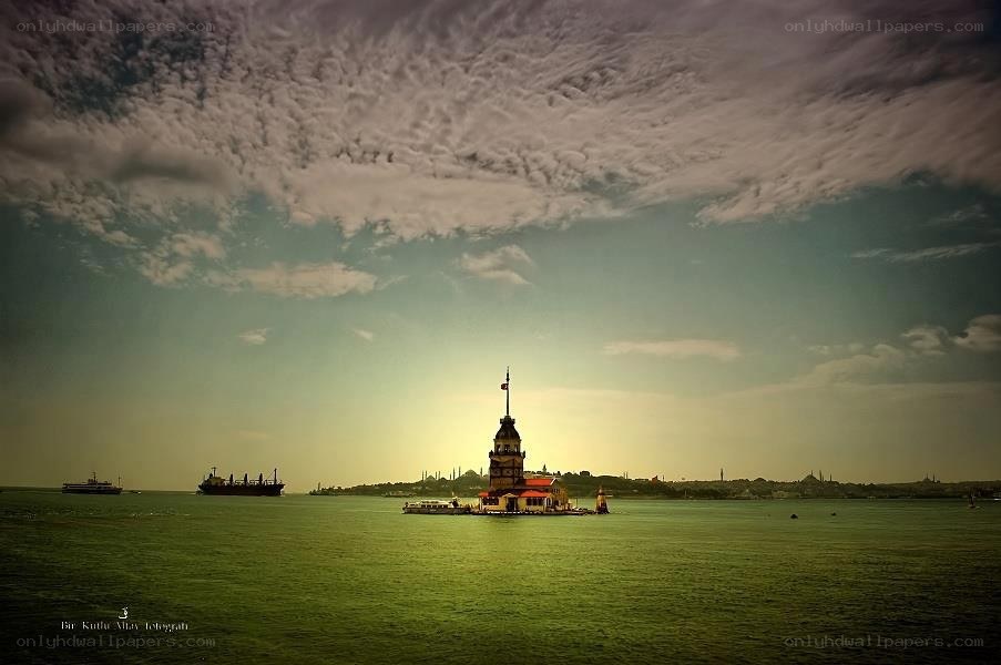 Maiden's Tower at sunset
