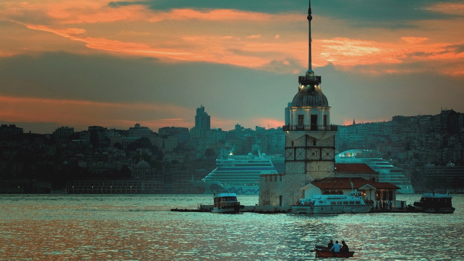 Maiden's Tower at sunset