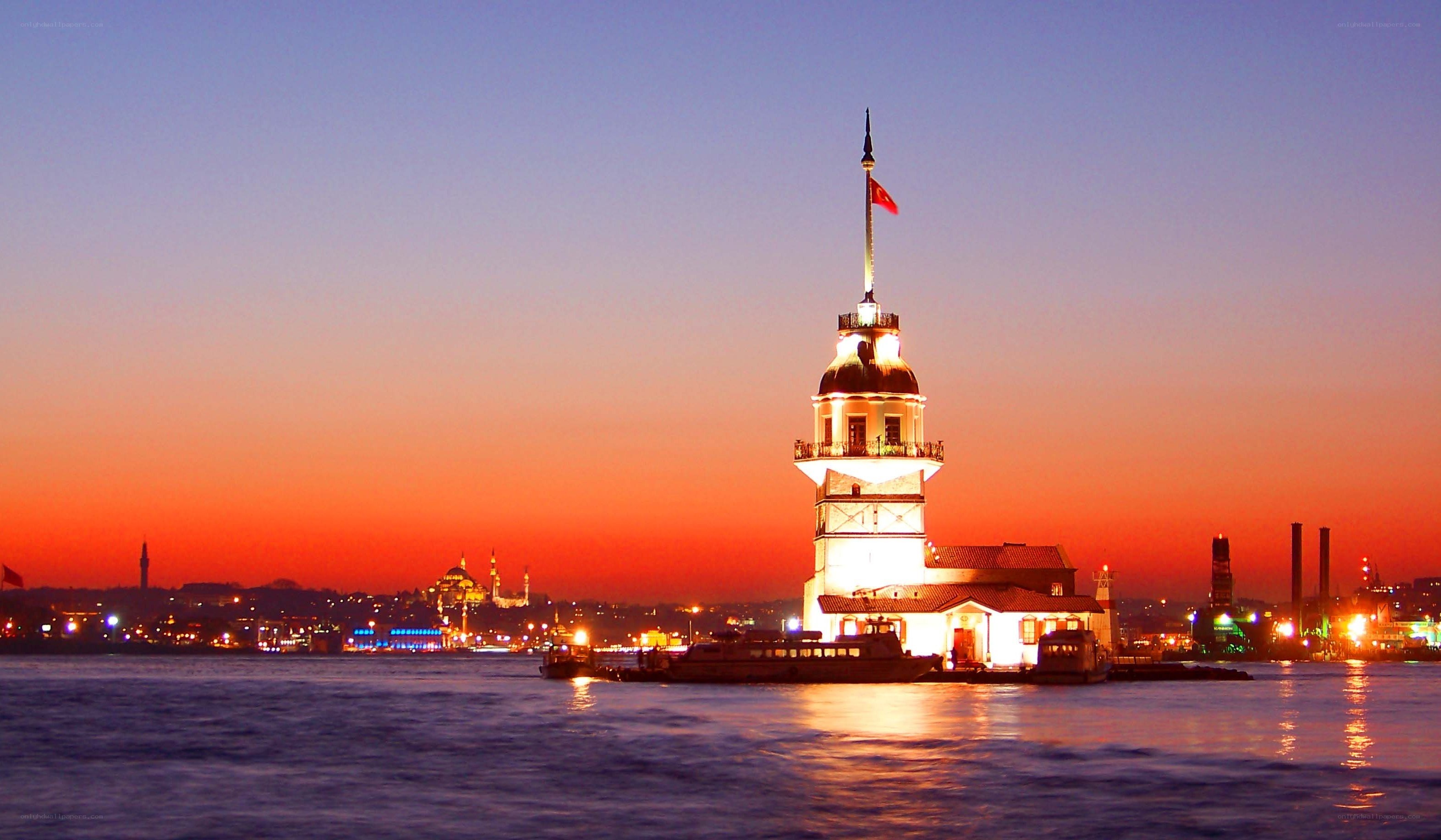 Maiden's Tower at sunset