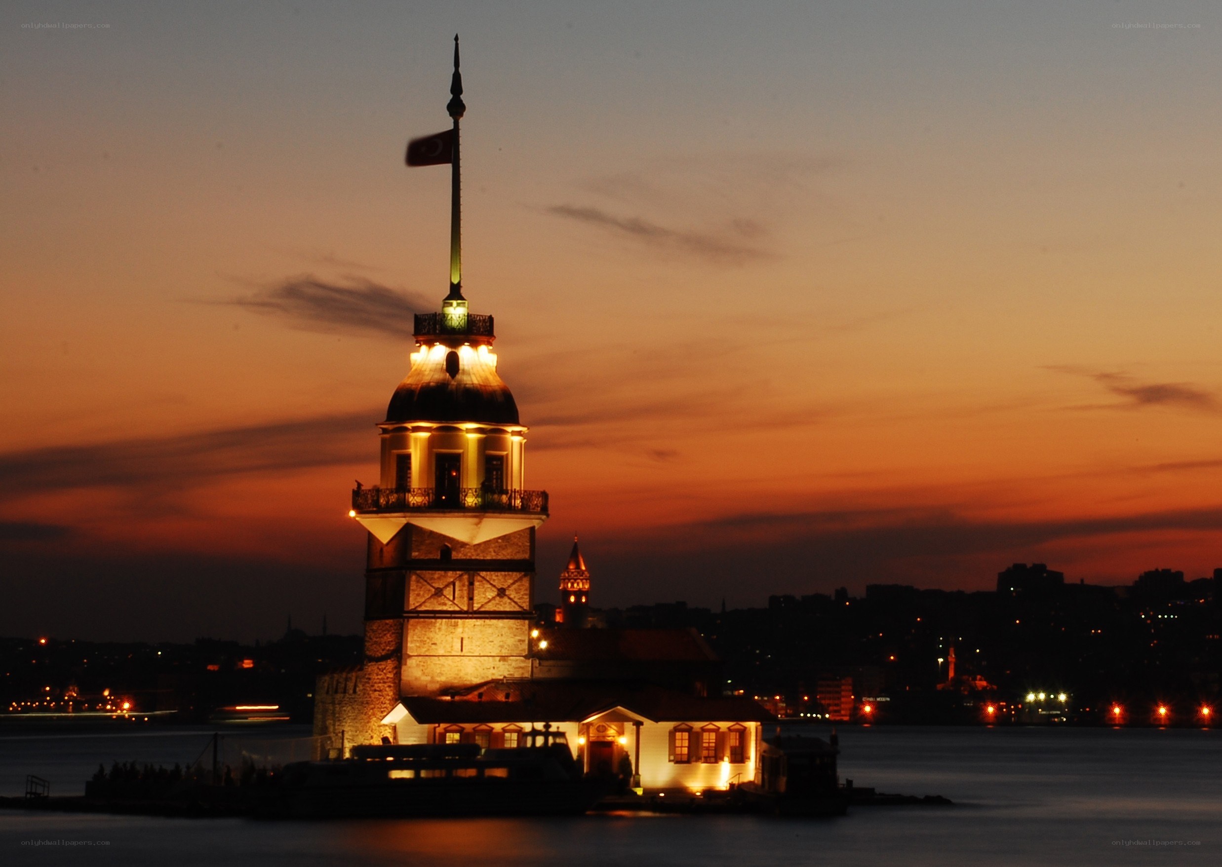 Maiden's Tower at sunset
