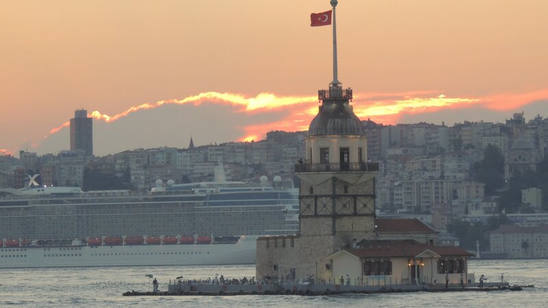Maiden's Tower at sunset