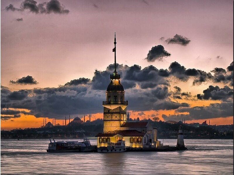 Maiden's Tower at sunset