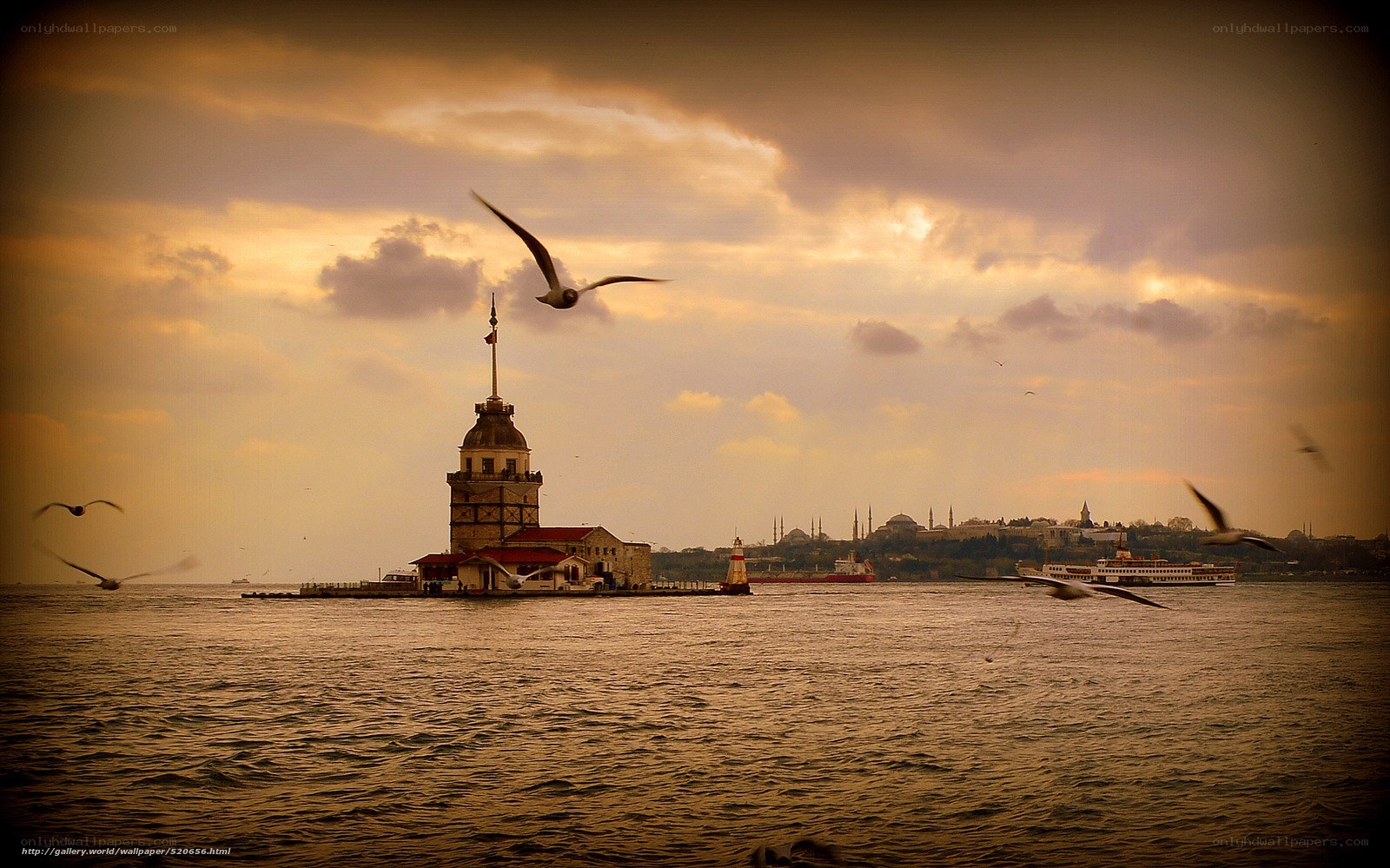 Maiden's Tower at sunset