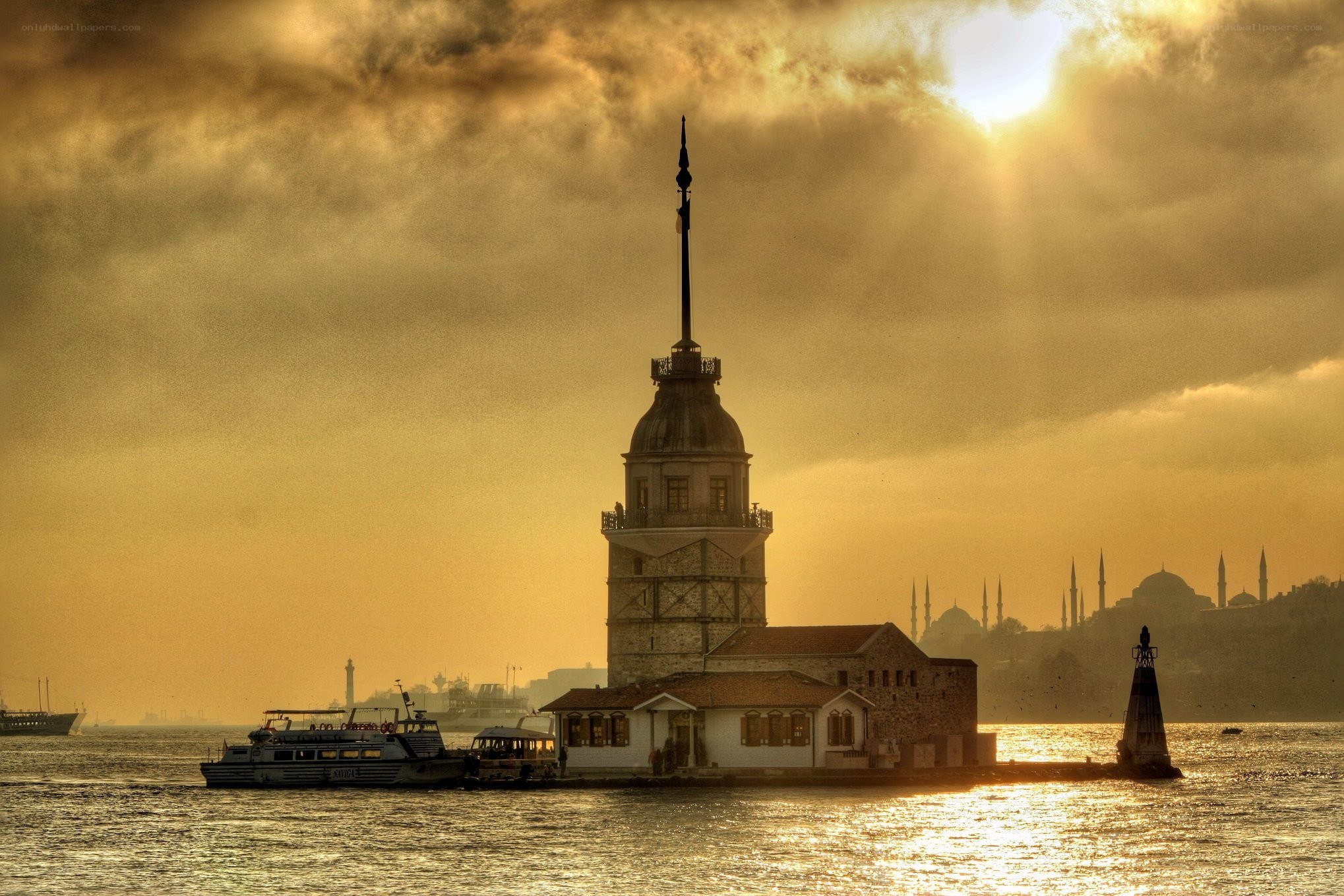 Maiden's Tower at sunset