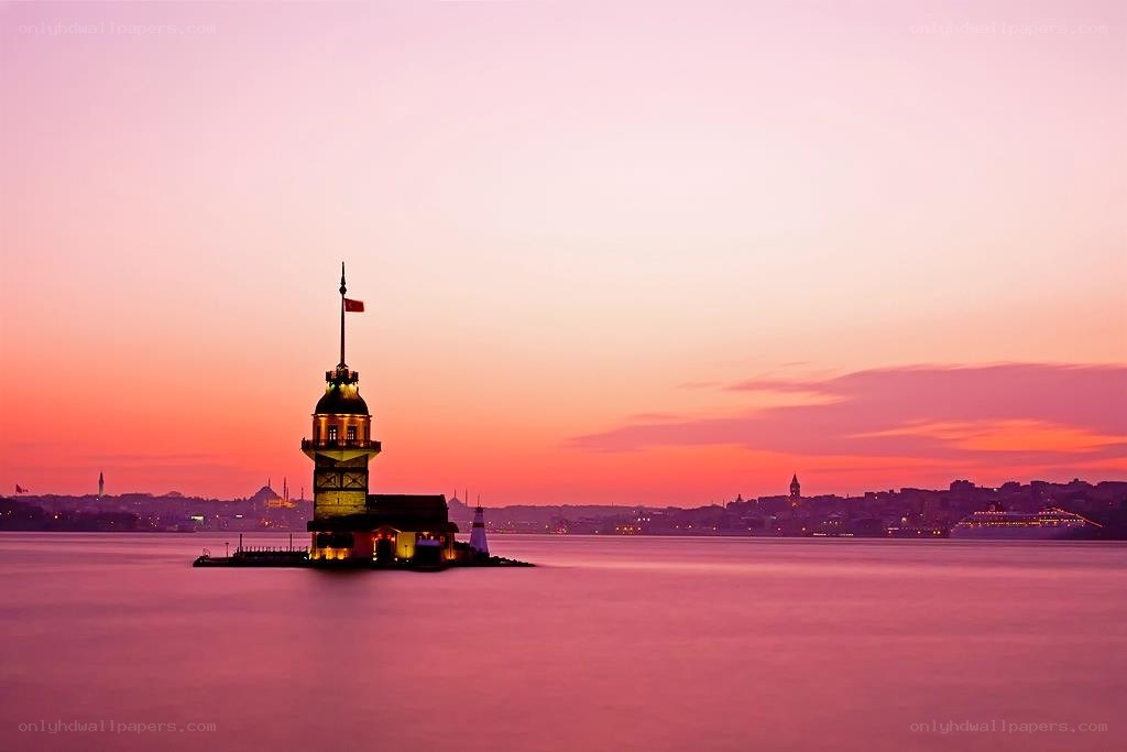 Maiden's Tower at sunset