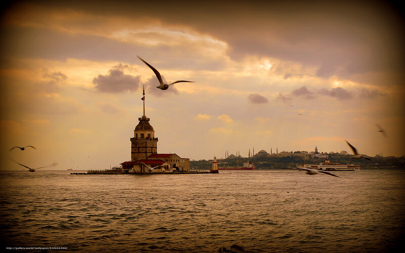Maiden's Tower at Sunset — Golden
