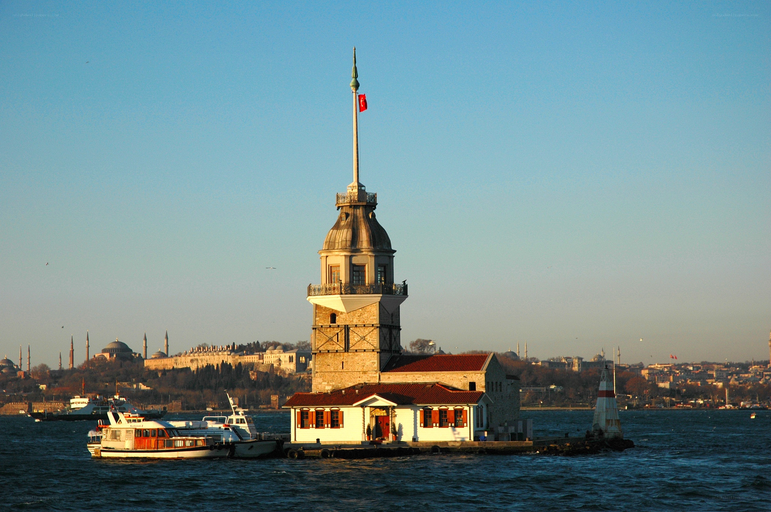 Maiden's Tower with Turkish flag