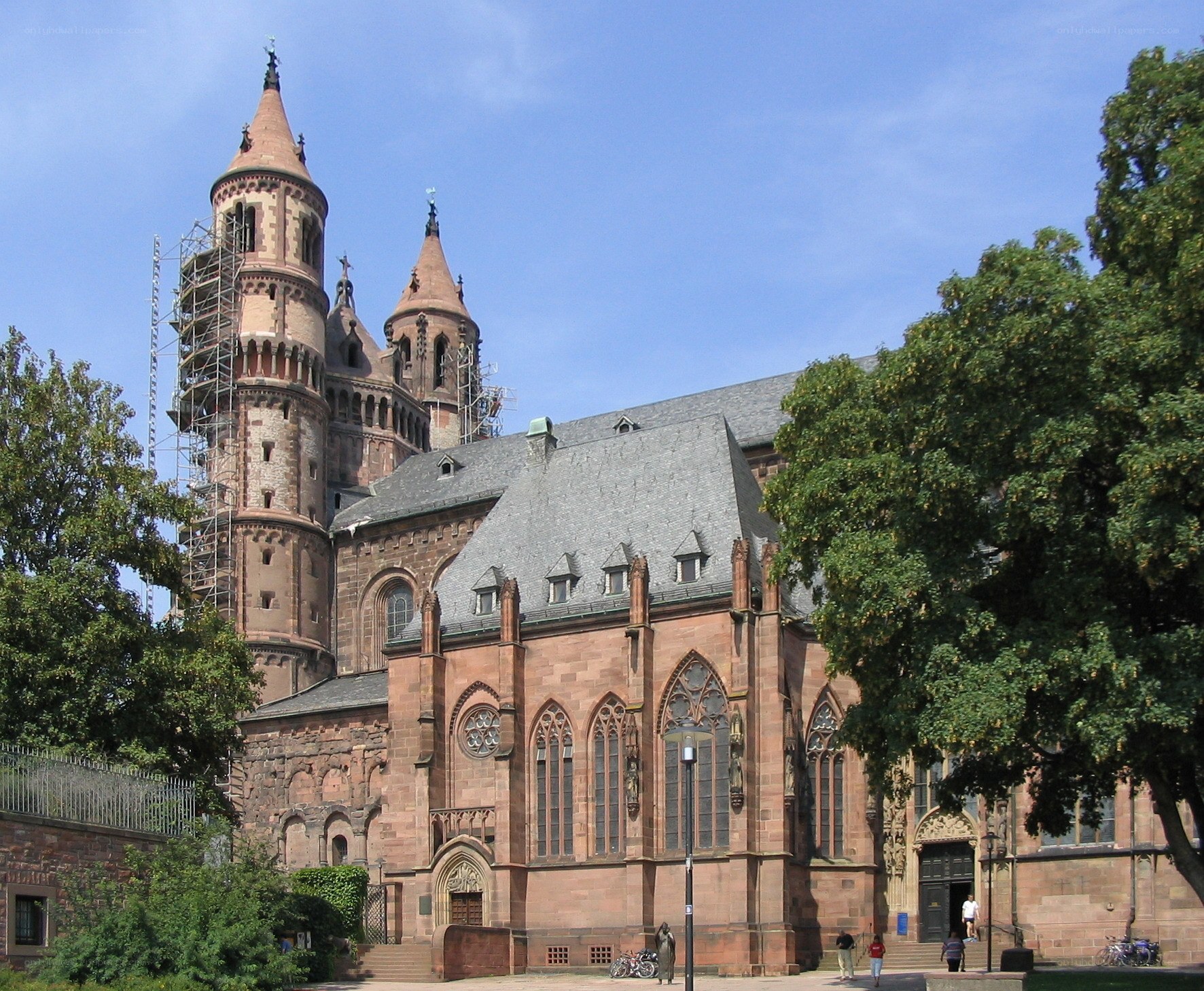 Mainz Cathedral with scaffolding