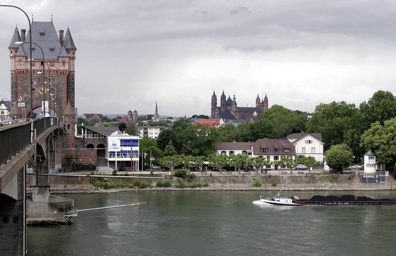 Mainz river view with cathedral