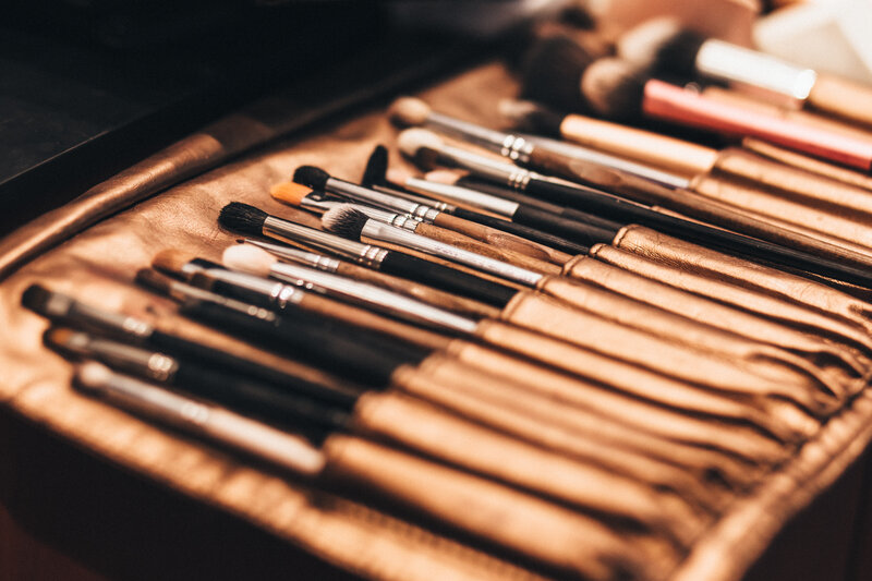 makeup brushes in a case
