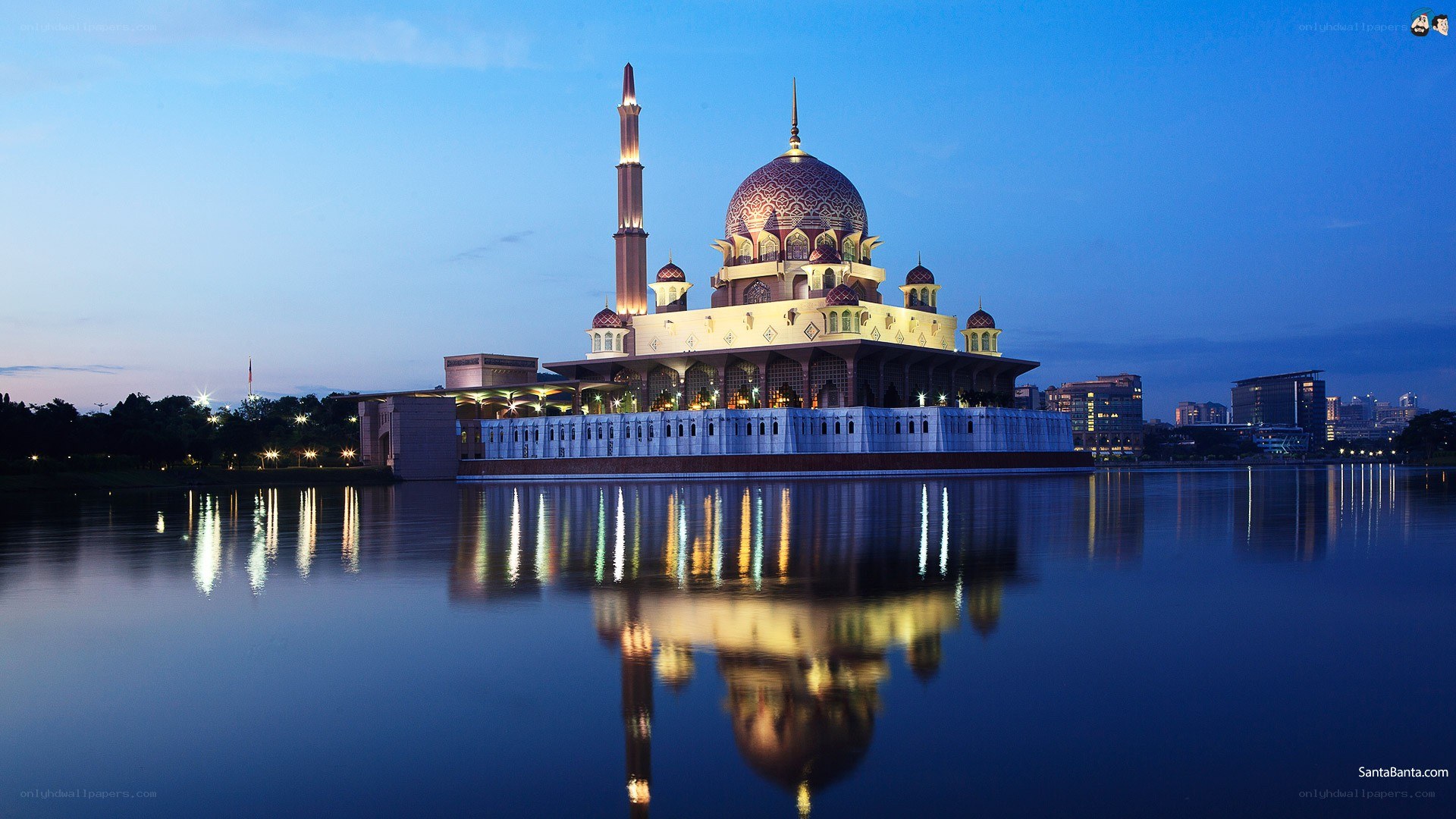 Malaysia's Putra Mosque at dusk