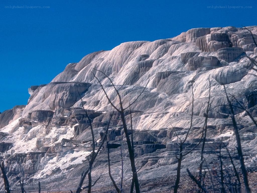 Mammoth Hot Springs terraces