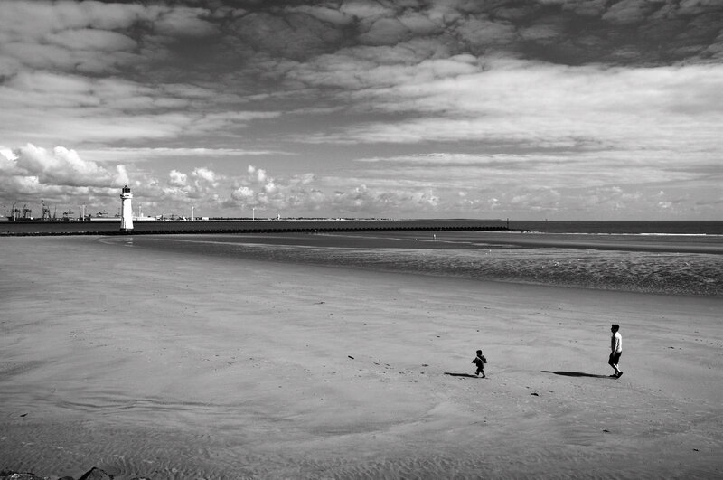 Man and Child on Beach — Black