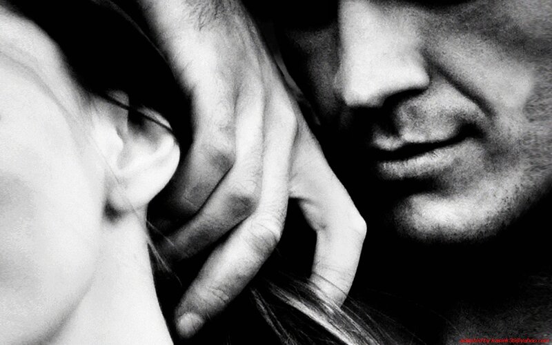 Man and Woman in Close Pose — Black