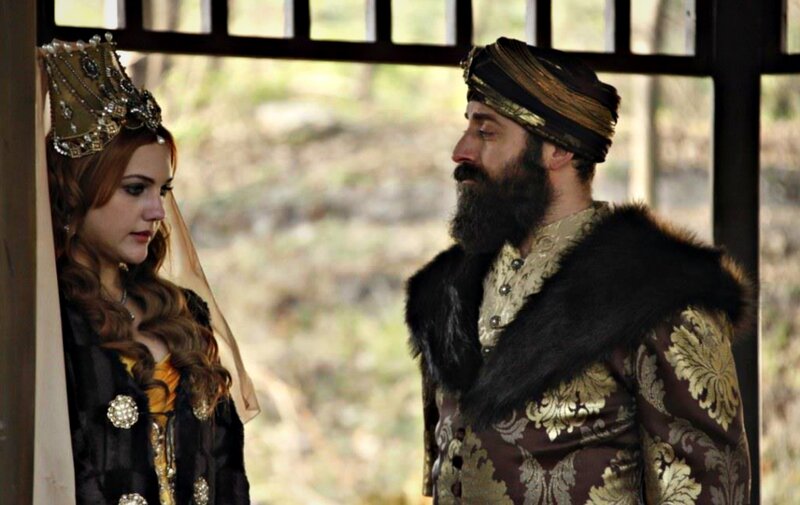 Man and Woman in Costumes — Gold, Dramatic
