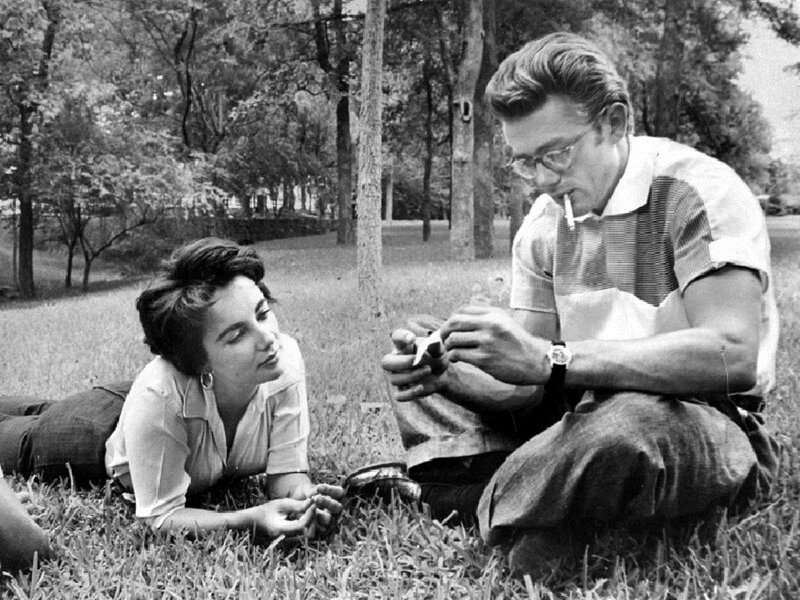 Man and Woman on Grass — Black