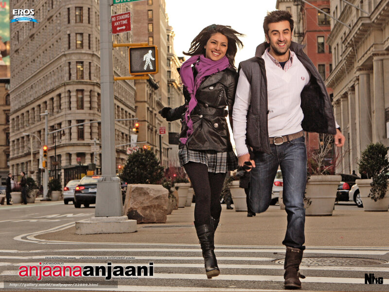 Man and Woman Running — Gray