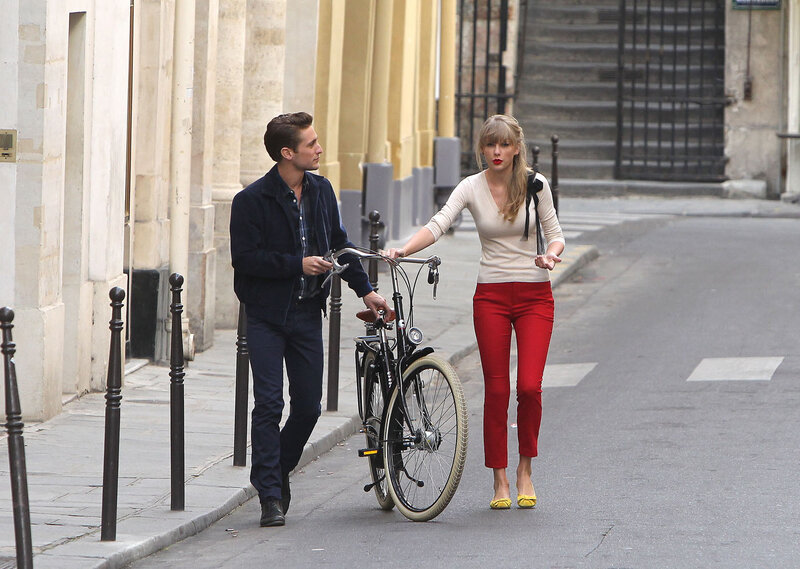 Man and Woman Walking — Red