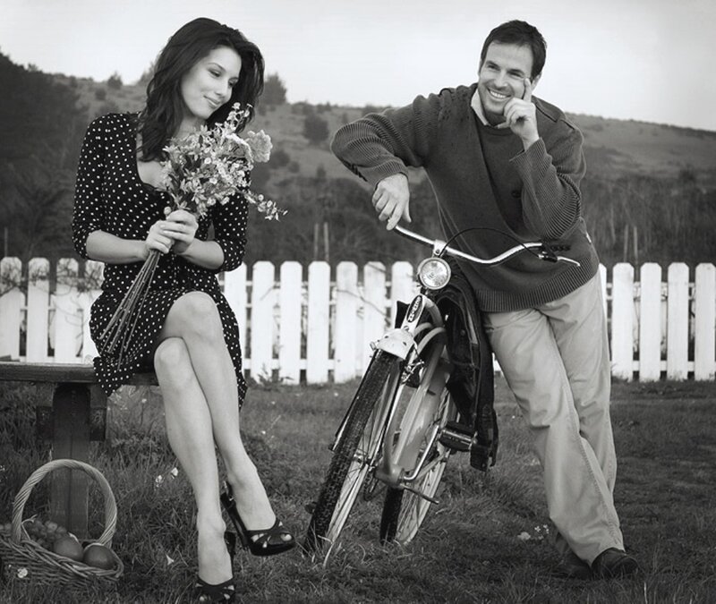 Man and Woman with Bicycle — Black
