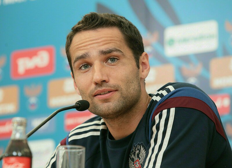 Man at Press Conference — Blue