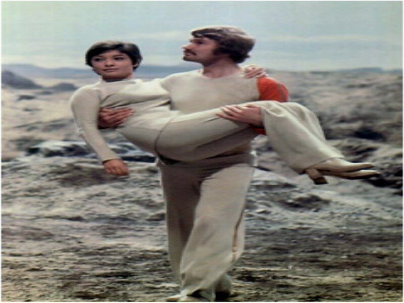 Man Carrying Woman — Beige