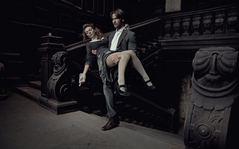Man carrying woman on stairs