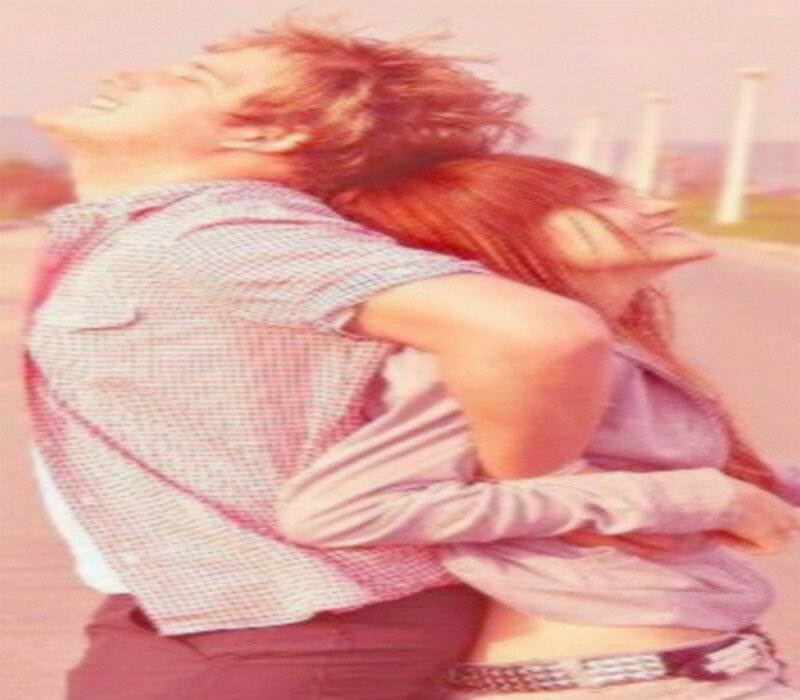 Man Carrying Woman — Pink