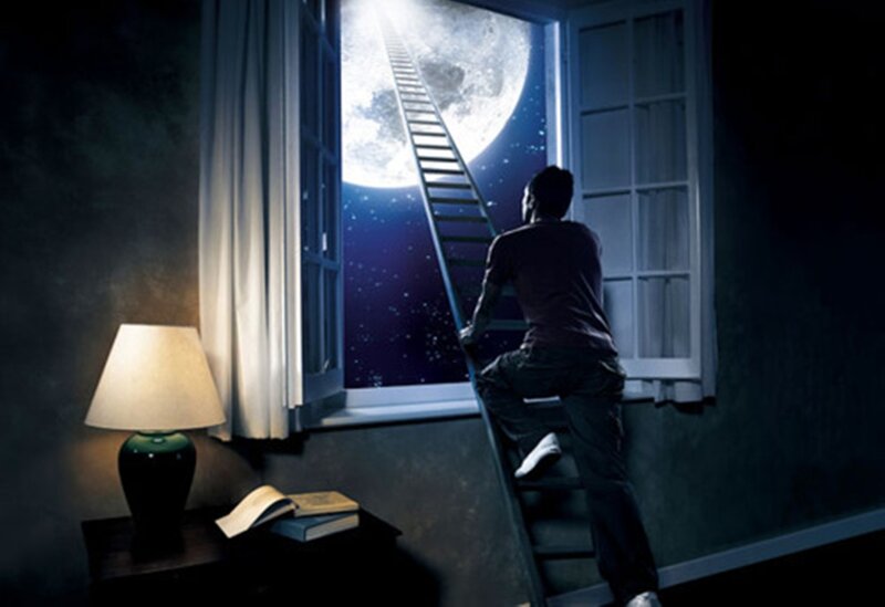 Man Climbing Ladder — Blue