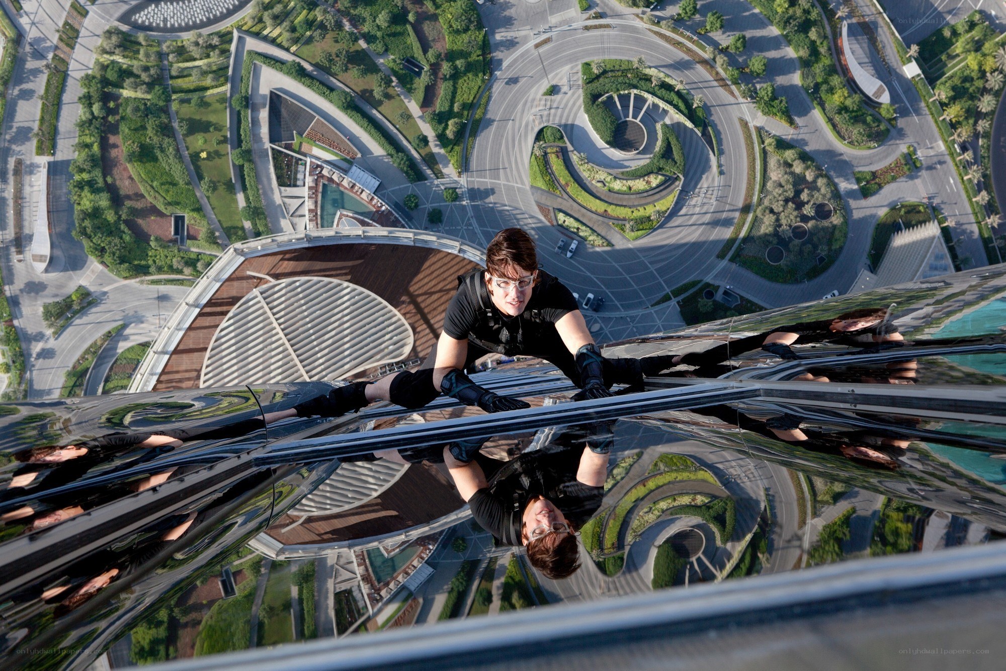 Man climbing skyscraper exterior