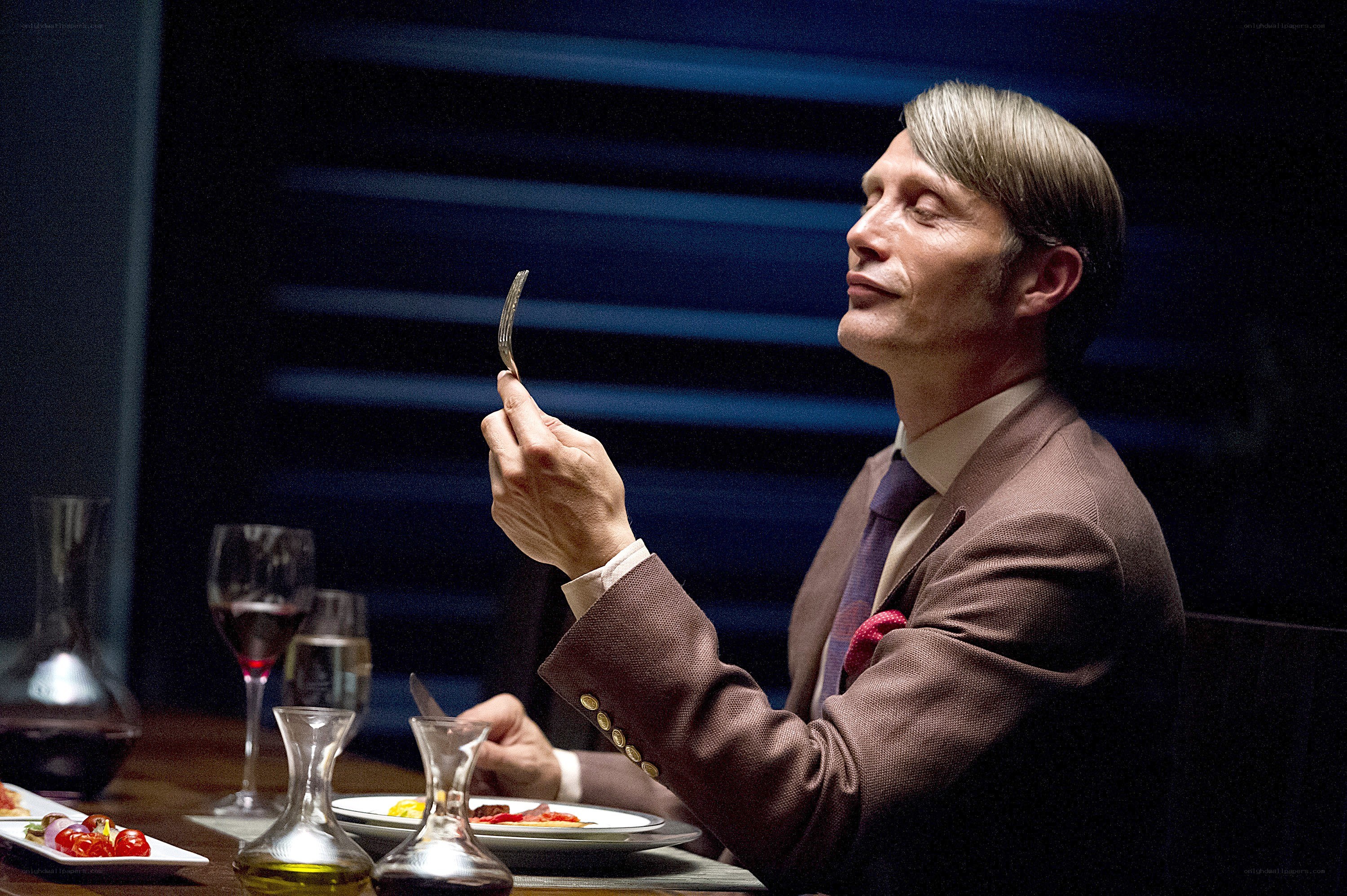 man eating dinner with fork