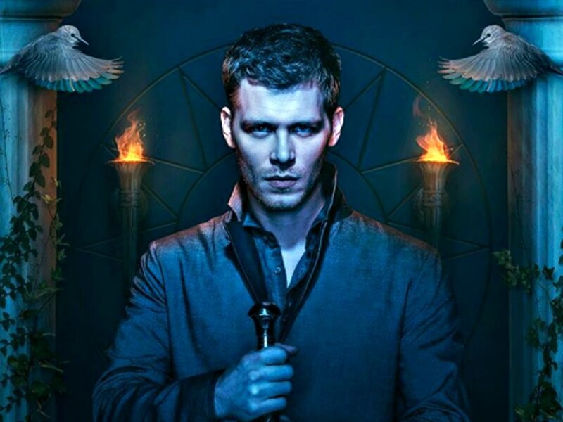 Man Holding a Dagger — Blue