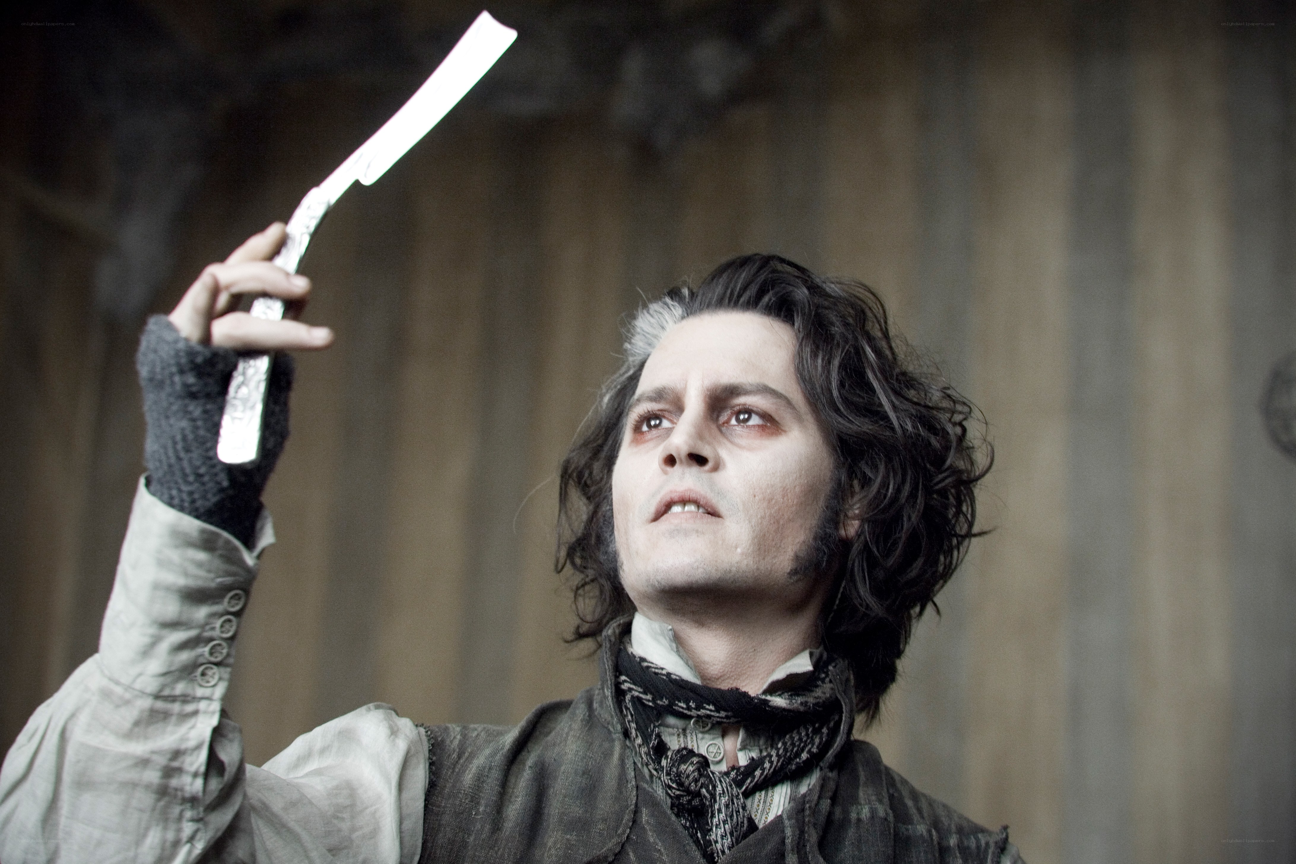 man holding a razor blade
