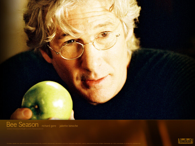 Man holding green apple