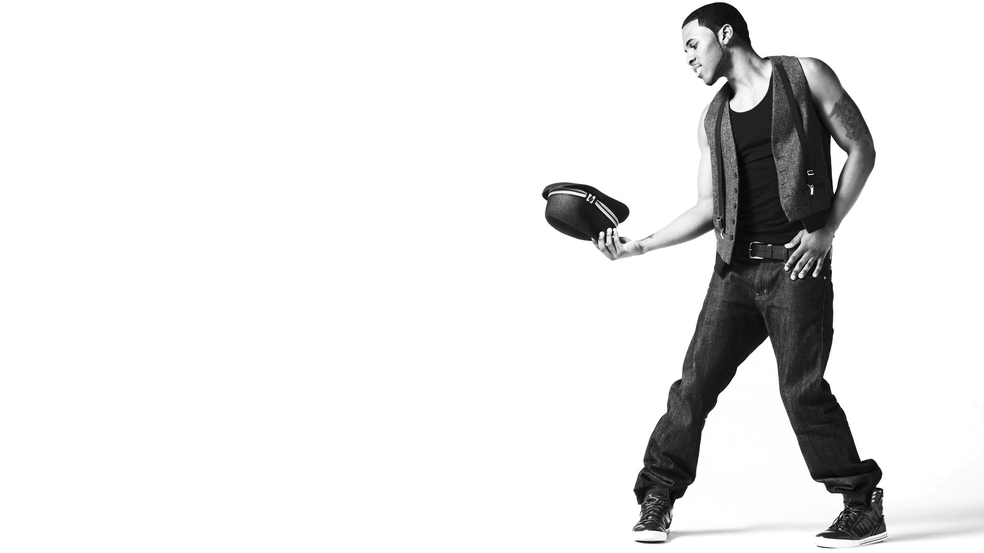 man holding hat in black and white