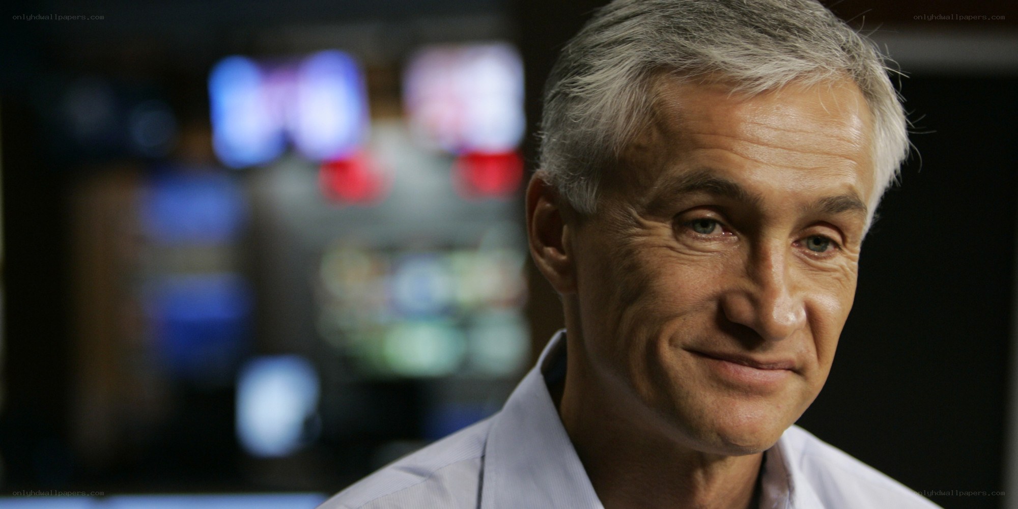man in a newsroom
