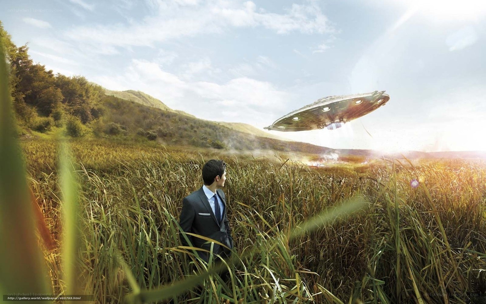 Man in field sees UFO