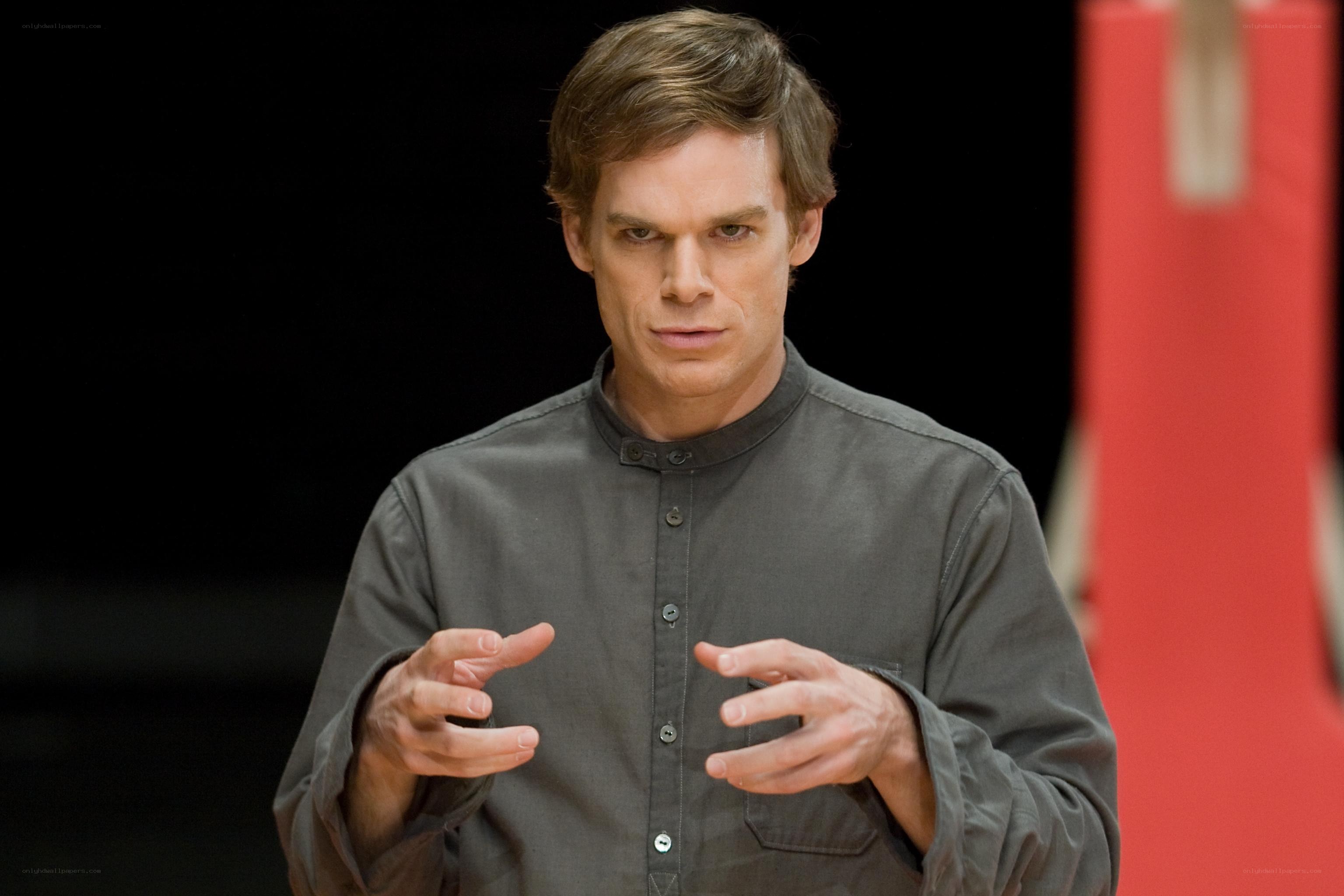 man in gray shirt gesturing