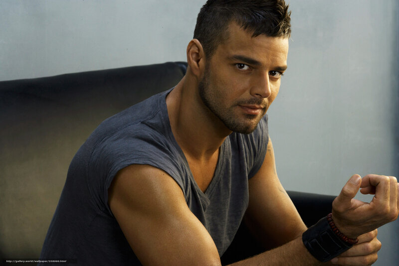 man in gray t-shirt
