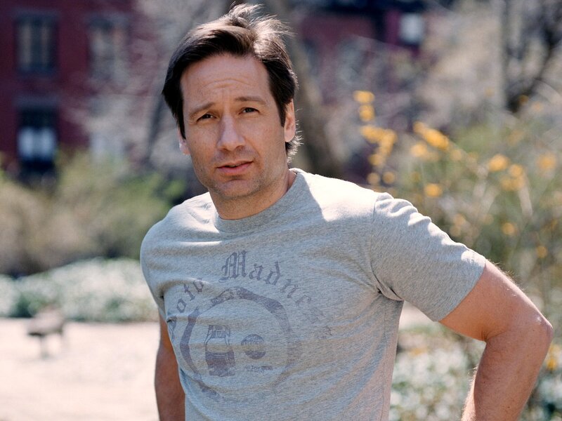 man in gray t-shirt outdoors