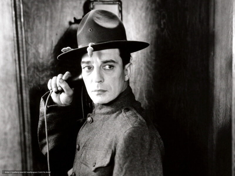 man in military uniform on phone