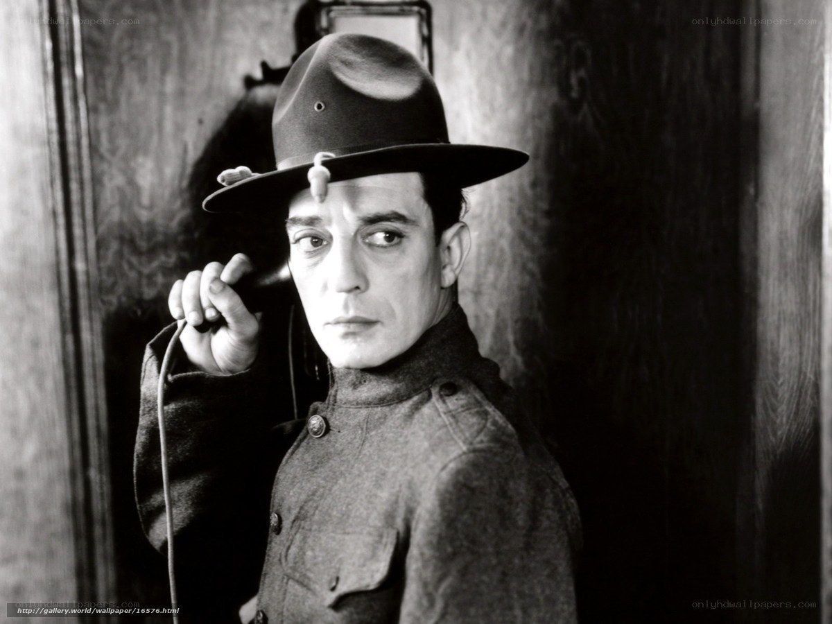 man in military uniform on phone
