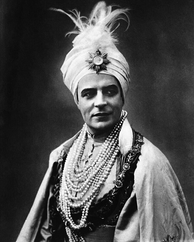 Man in ornate turban and pearls