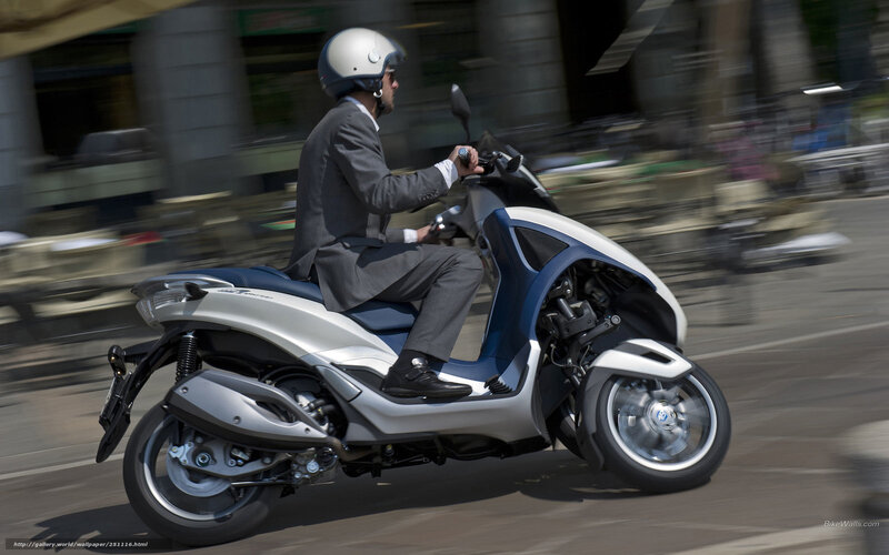 Man in Suit on Scooter — Silver, Dynamic
