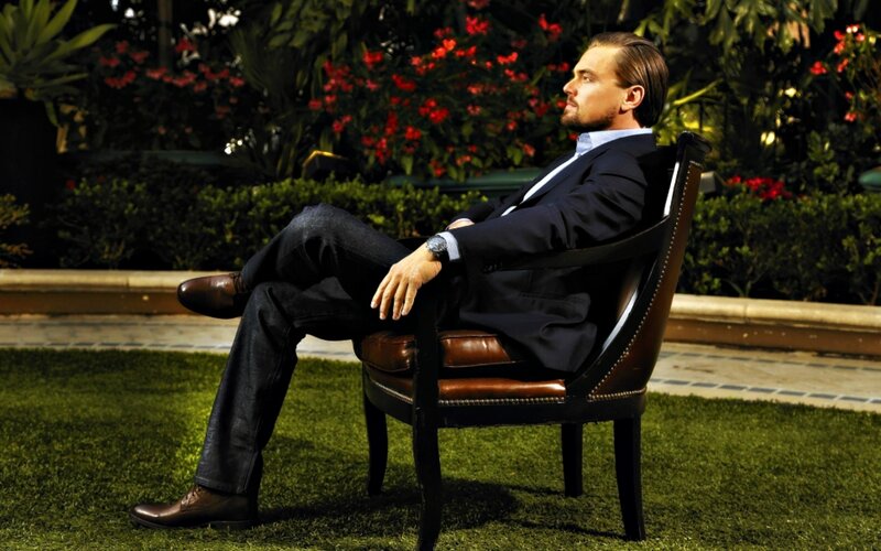Man in Suit Sitting — Green, Calm