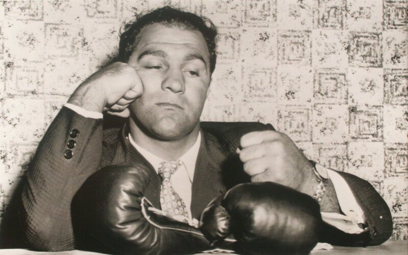 Man in Suit with Boxing Gloves — Black