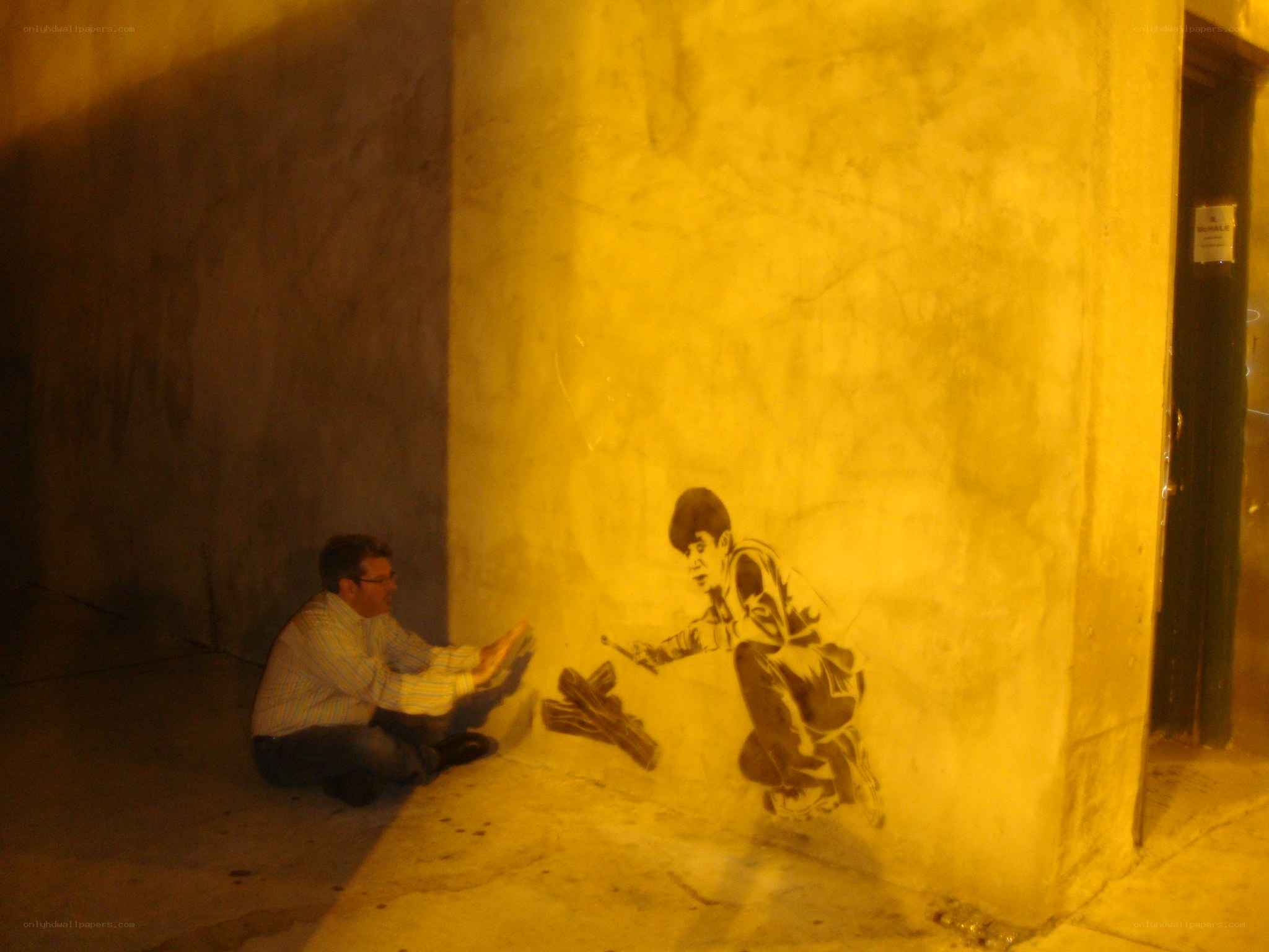 Man interacting with street art