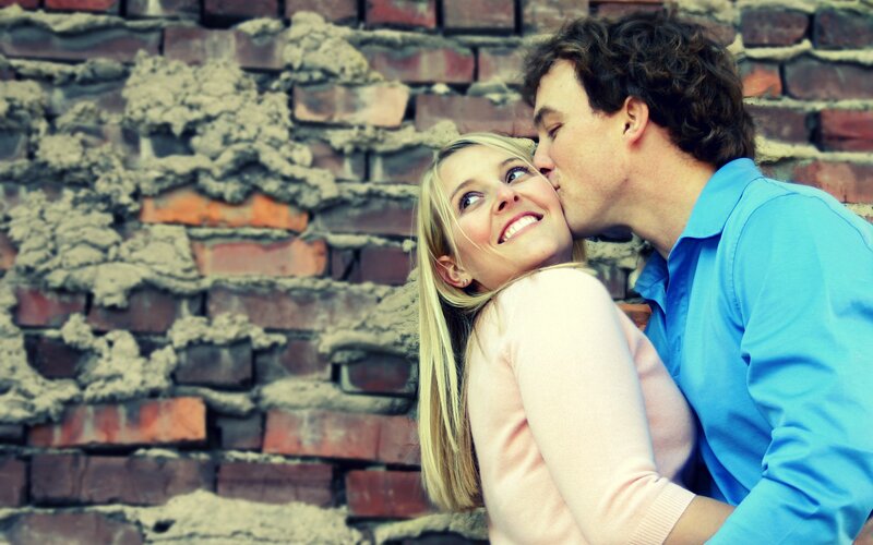 Man Kissing Woman — Blue, Romantic