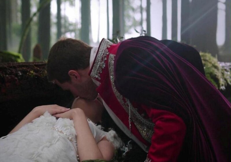 Man Kissing Woman — Red, Dramatic