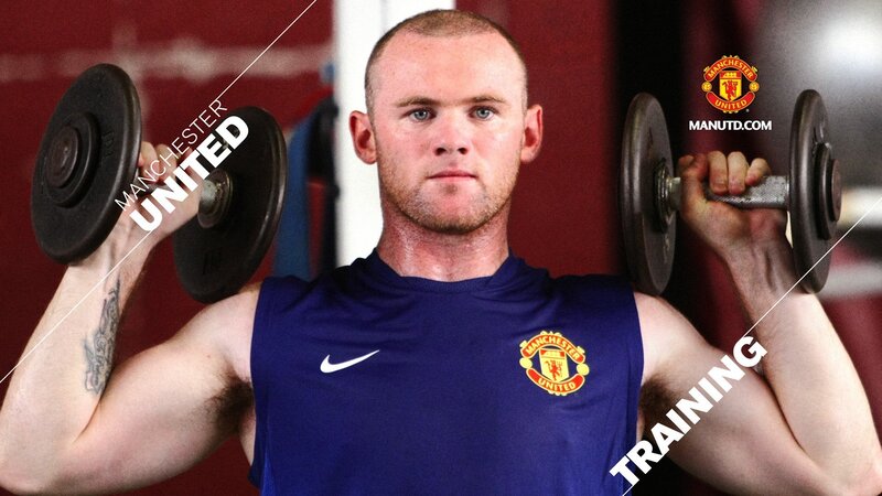 Man Lifting Weights — Blue
